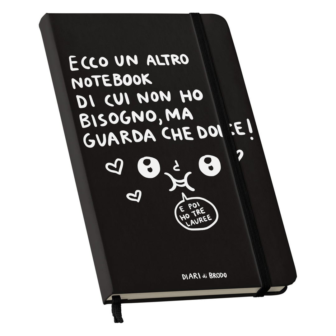 Taccuino Un'altro Notebook di cui non ho bisogno dell'album Me lo segno di Diari di brodo: copertina soft touch in 8 colori, con chiusura e segnalibro coordinati