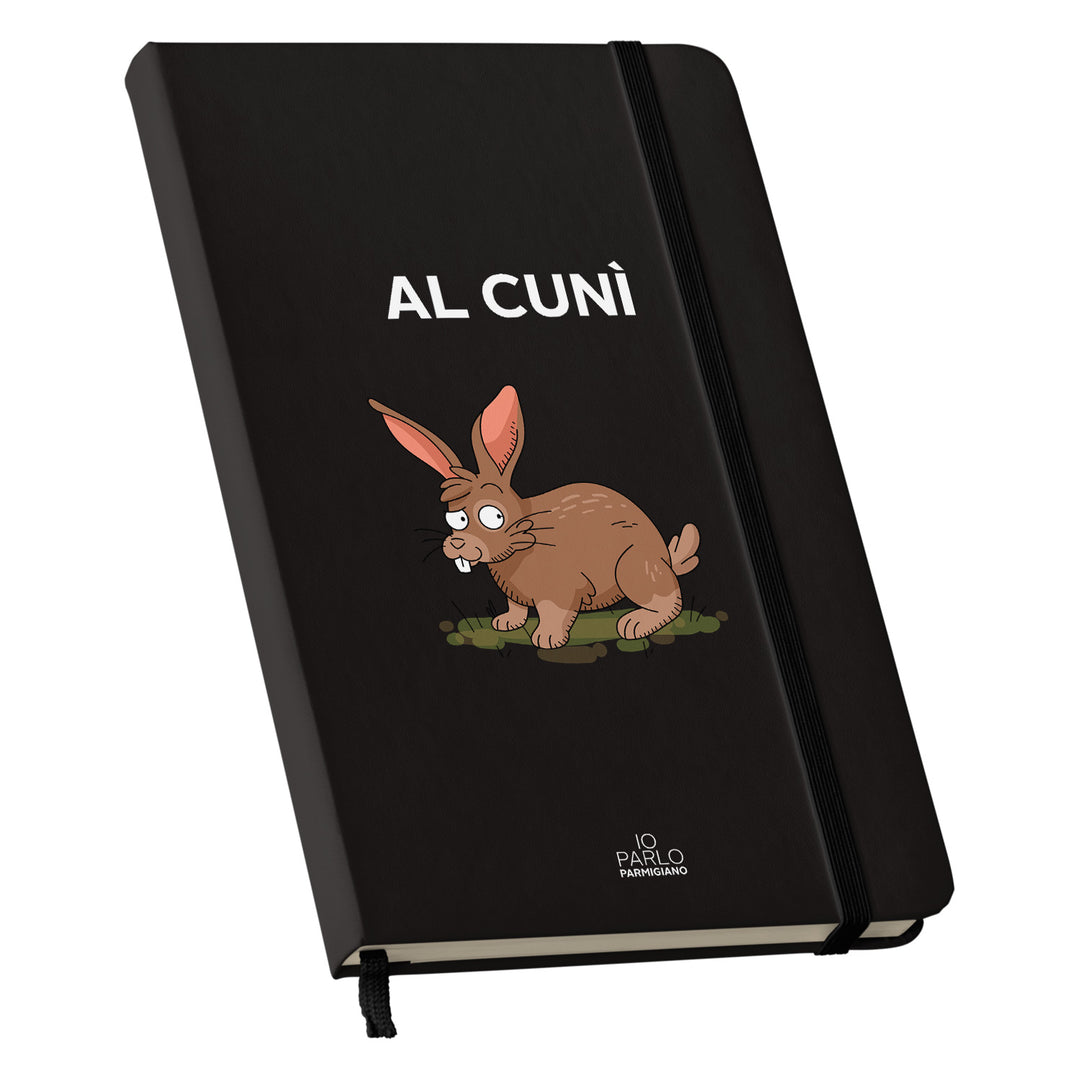 Taccuino AL CUNÌ dell'album LÌNNEA BÉSTJI di Io parlo parmigiano: copertina soft touch in 8 colori, con chiusura e segnalibro coordinati