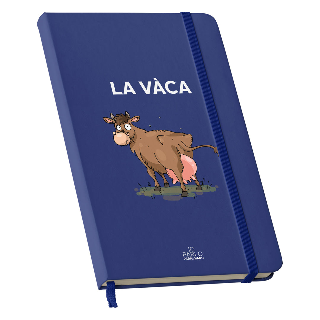 Taccuino LA VÀCA dell'album LÌNNEA BÉSTJI di Io parlo parmigiano: copertina soft touch in 8 colori, con chiusura e segnalibro coordinati