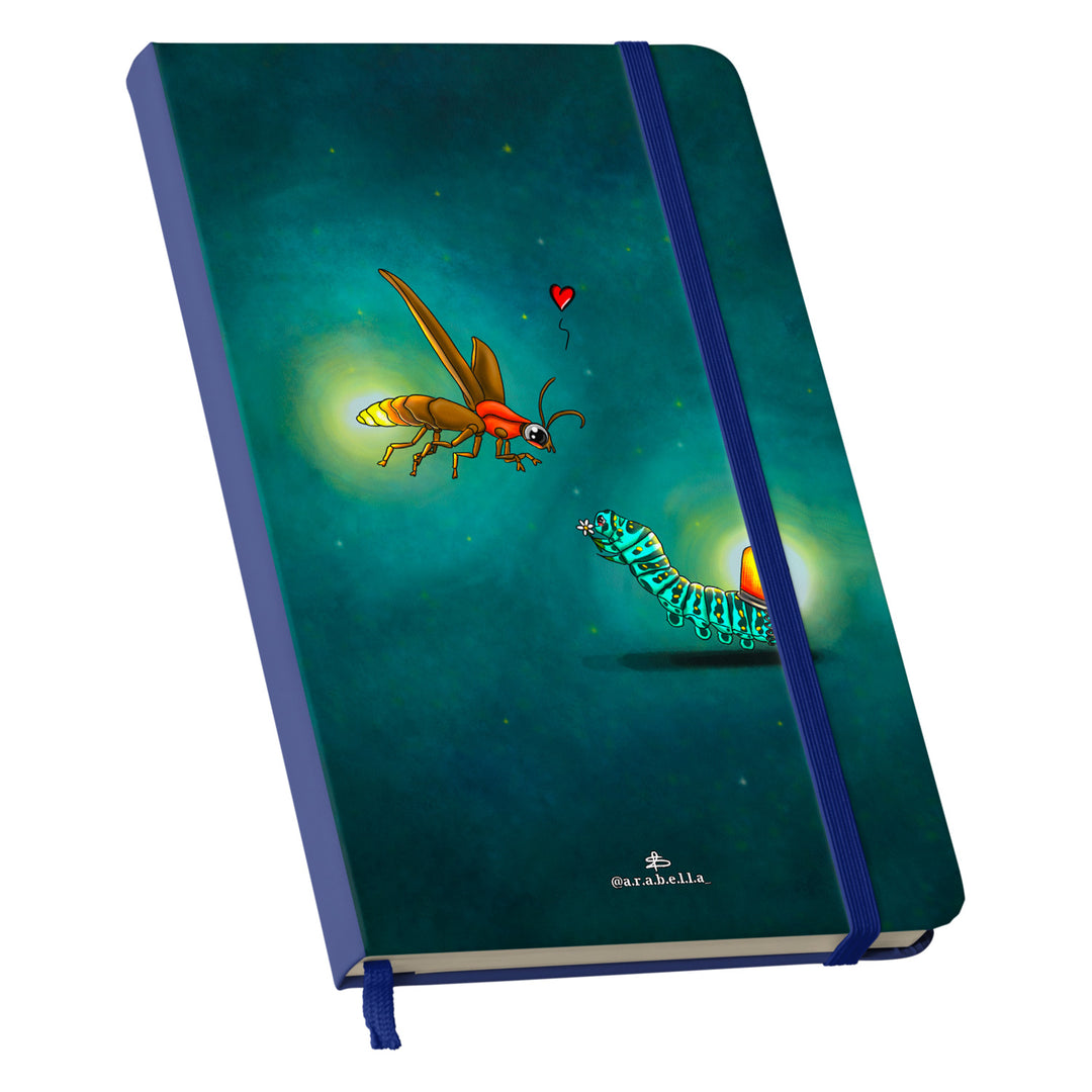 Taccuino Per amore lucciola dell'album Amore in taccuini di Arabella: copertina soft touch in 8 colori, con chiusura e segnalibro coordinati