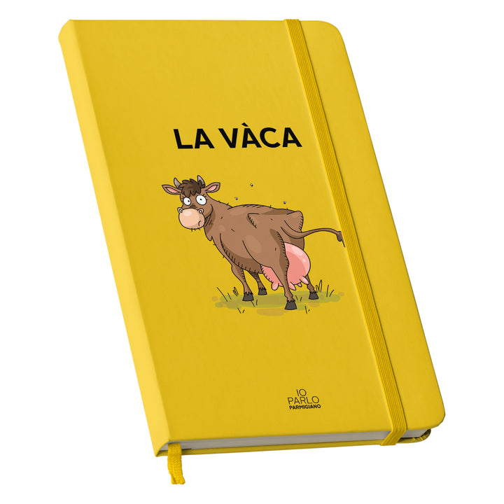 Taccuino LA VÀCA dell'album LÌNNEA BÉSTJI di Io parlo parmigiano: copertina soft touch in 8 colori, con chiusura e segnalibro coordinati