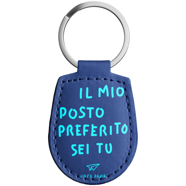 Portachiavi in pelle Il mio posto preferito sei tu dell'album Perdi la testa ma non le chiavi di Linea Daria con anello in metallo, Disponibili in 6 Colori, Stampa di Alta Qualità