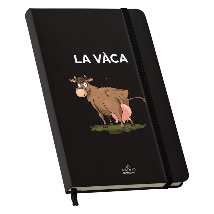 Taccuino LA VÀCA dell'album LÌNNEA BÉSTJI di Io parlo parmigiano: copertina soft touch in 8 colori, con chiusura e segnalibro coordinati