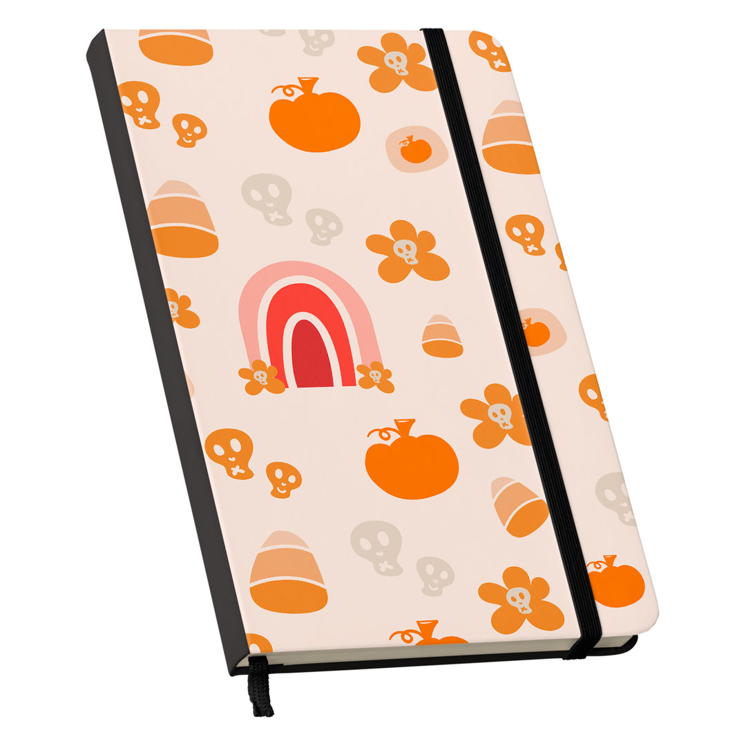 Taccuino Halloween dell'album Witchy Wonder di WonderValy: copertina soft touch in 8 colori, con chiusura e segnalibro coordinati