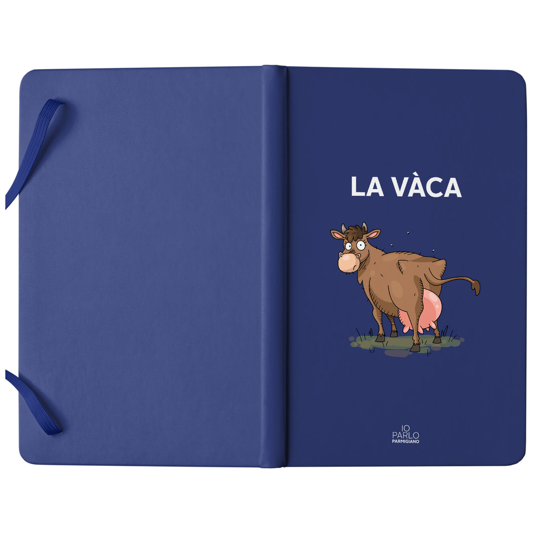 Taccuino LA VÀCA dell'album LÌNNEA BÉSTJI di Io parlo parmigiano: copertina soft touch in 8 colori, con chiusura e segnalibro coordinati