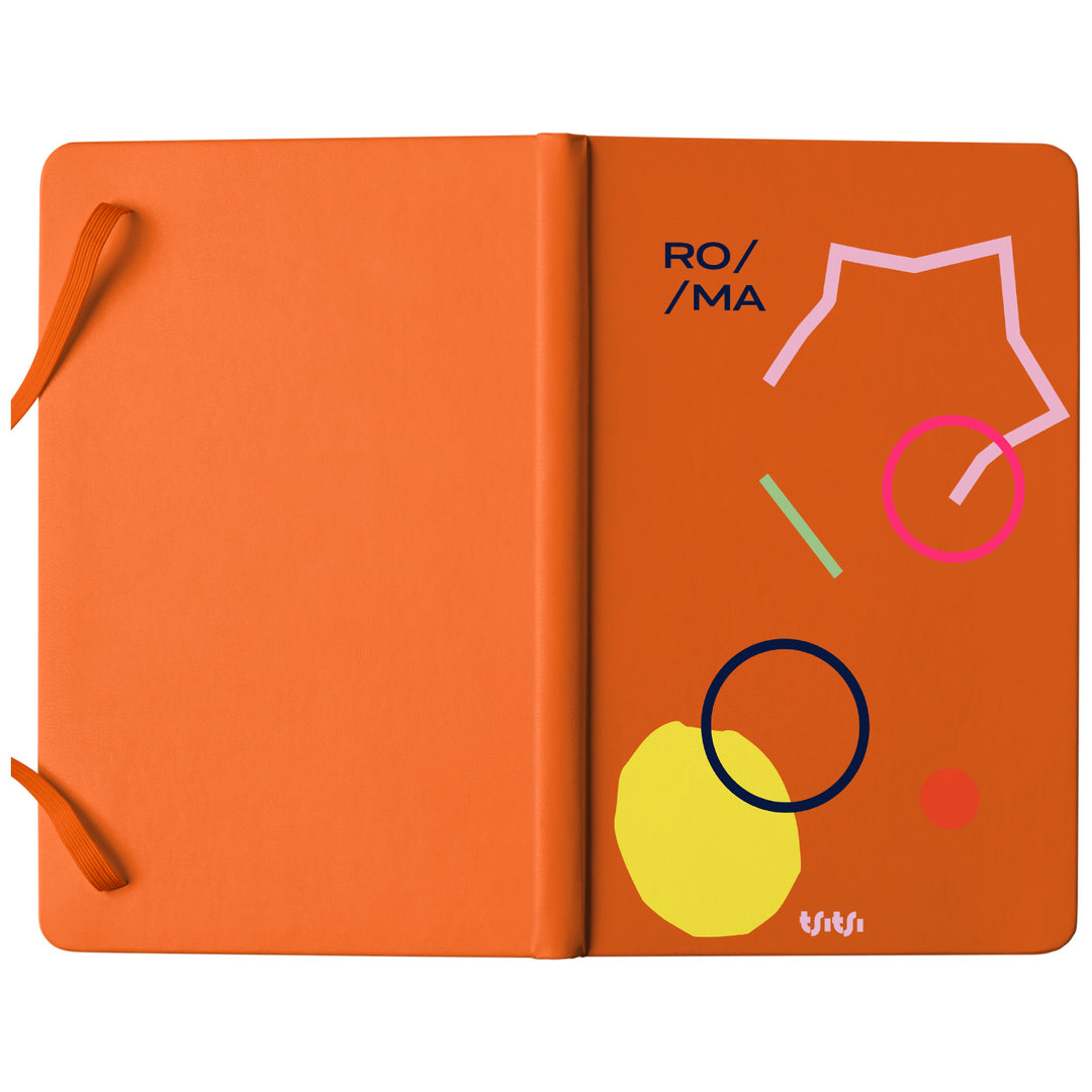 Taccuino ROMA dell'album Mapperó di TSITSI CONCEPT: copertina soft touch in 8 colori, con chiusura e segnalibro coordinati
