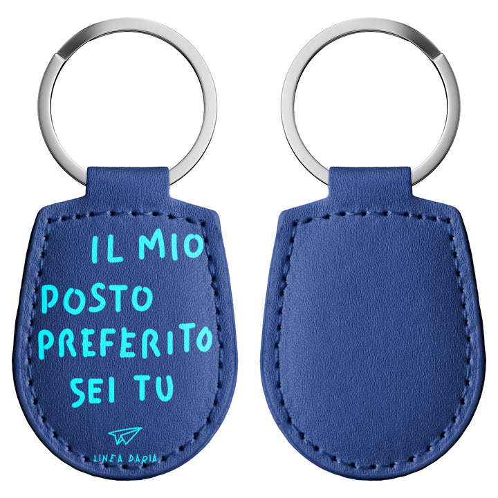 Portachiavi in pelle Il mio posto preferito sei tu dell'album Perdi la testa ma non le chiavi di Linea Daria con anello in metallo, Disponibili in 6 Colori, Stampa di Alta Qualità