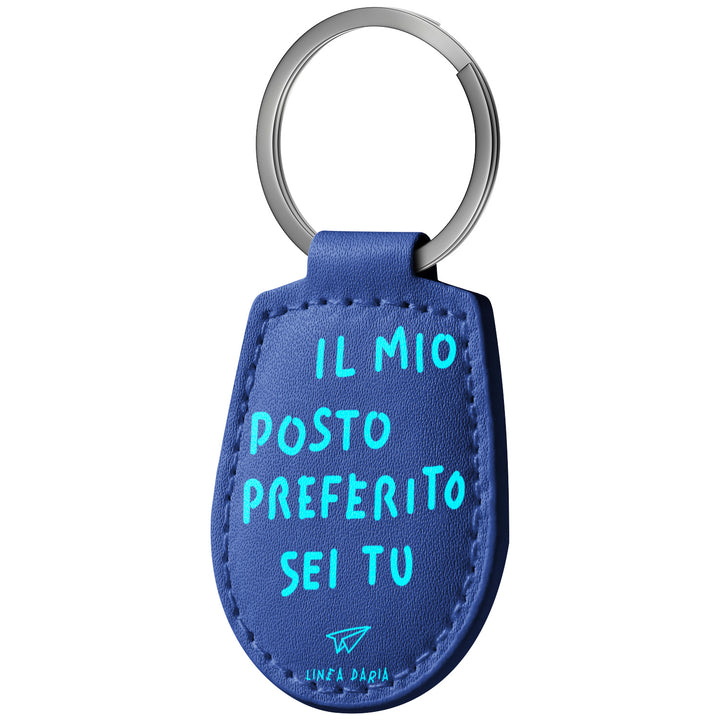 Portachiavi in pelle Il mio posto preferito sei tu dell'album Perdi la testa ma non le chiavi di Linea Daria con anello in metallo, Disponibili in 6 Colori, Stampa di Alta Qualità