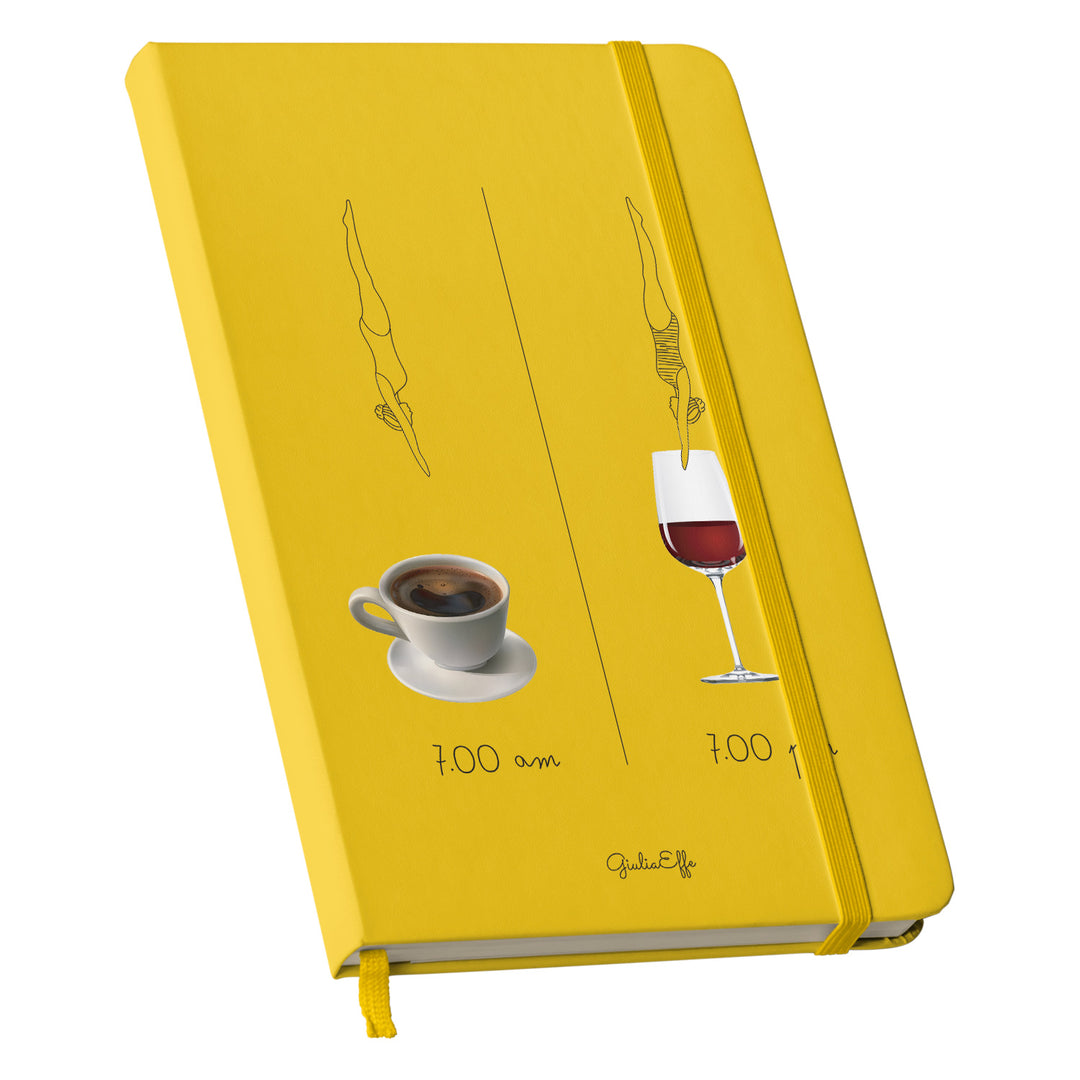 Taccuino 7 am 7 pm dell'album Creatività su carta di GiuliaEffe: copertina soft touch in 8 colori, con chiusura e segnalibro coordinati