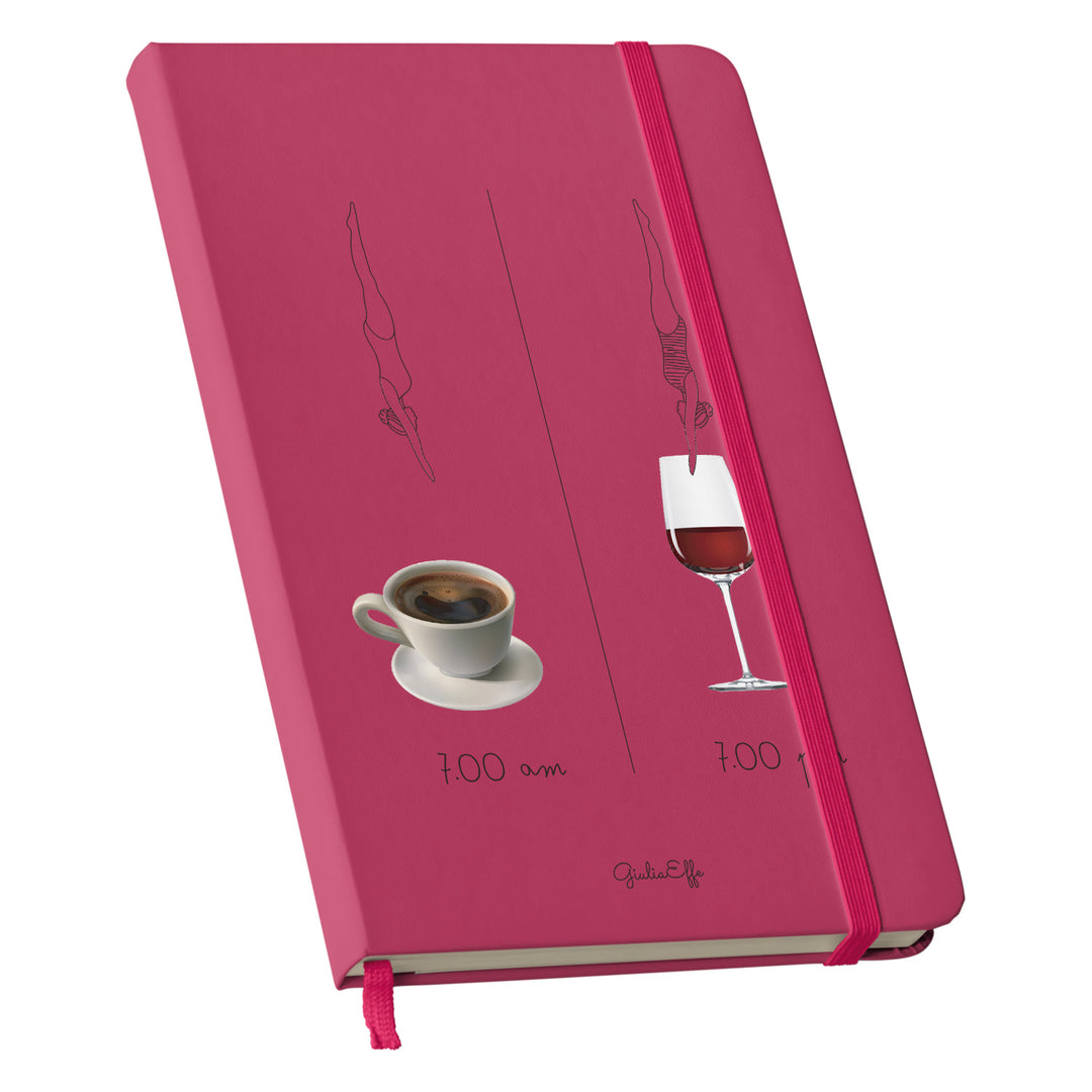 Taccuino 7 am 7 pm dell'album Creatività su carta di GiuliaEffe: copertina soft touch in 8 colori, con chiusura e segnalibro coordinati