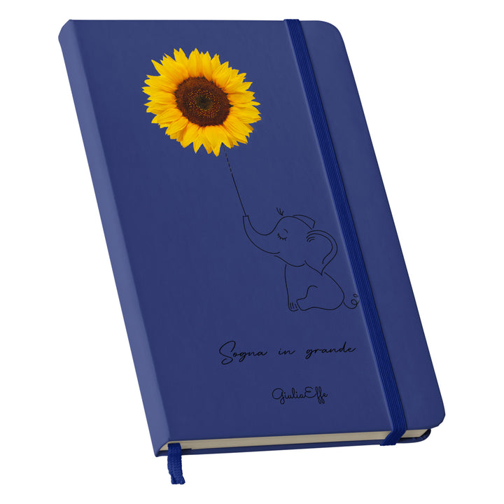 Taccuino Sogna in grande dell'album Creatività su carta di GiuliaEffe: copertina soft touch in 8 colori, con chiusura e segnalibro coordinati
