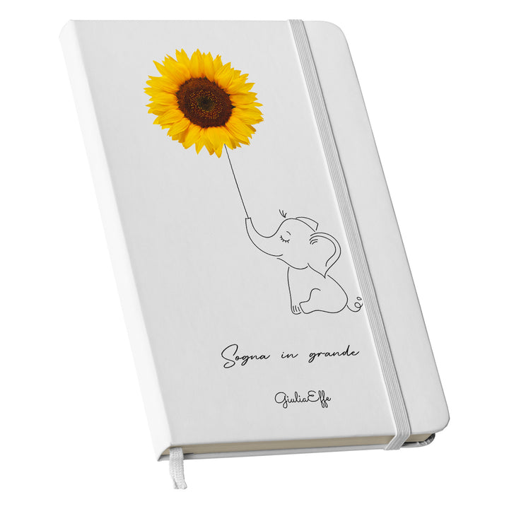 Taccuino Sogna in grande dell'album Creatività su carta di GiuliaEffe: copertina soft touch in 8 colori, con chiusura e segnalibro coordinati