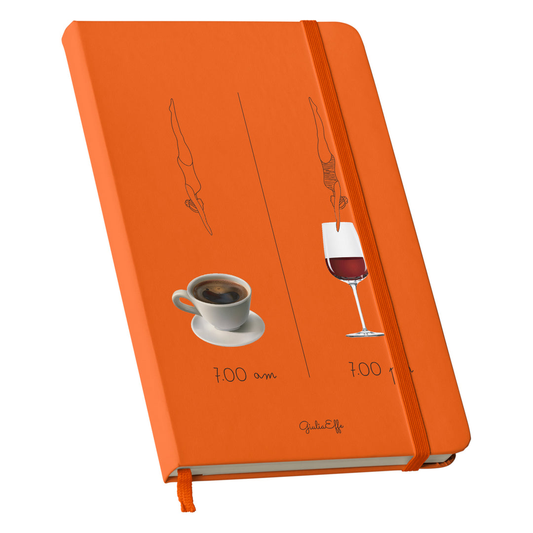 Taccuino 7 am 7 pm dell'album Creatività su carta di GiuliaEffe: copertina soft touch in 8 colori, con chiusura e segnalibro coordinati