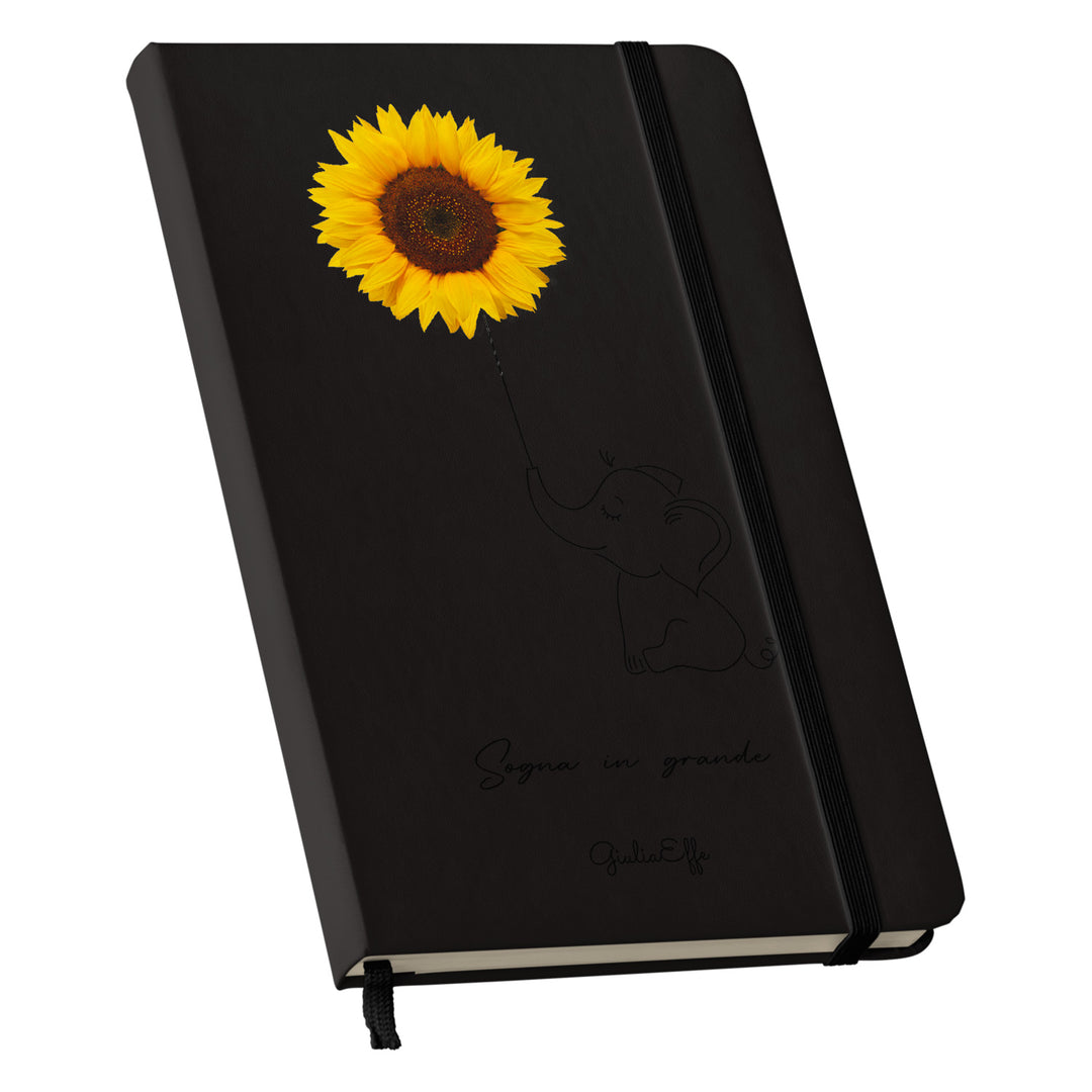 Taccuino Sogna in grande dell'album Creatività su carta di GiuliaEffe: copertina soft touch in 8 colori, con chiusura e segnalibro coordinati