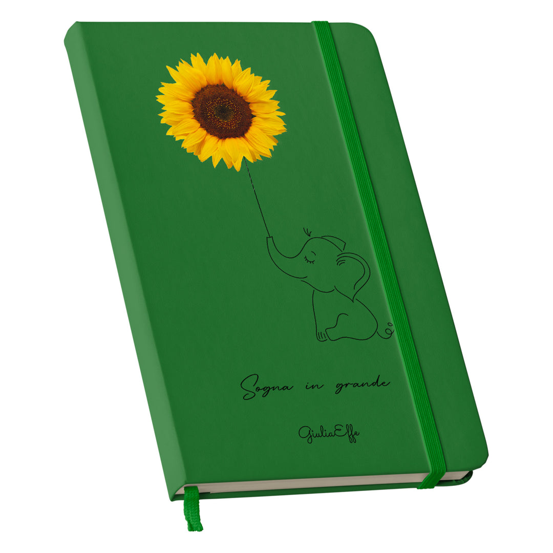 Taccuino Sogna in grande dell'album Creatività su carta di GiuliaEffe: copertina soft touch in 8 colori, con chiusura e segnalibro coordinati