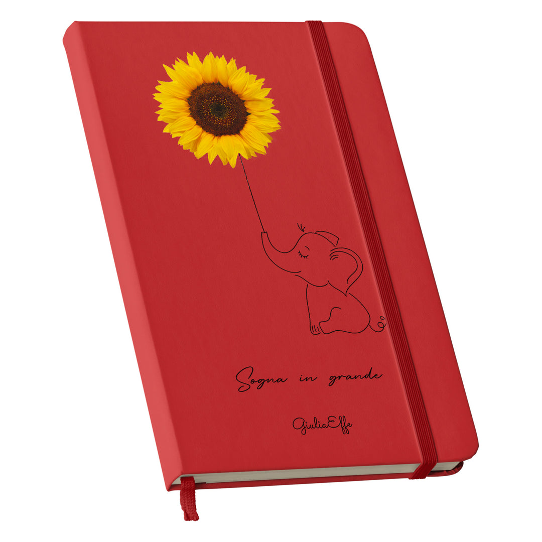 Taccuino Sogna in grande dell'album Creatività su carta di GiuliaEffe: copertina soft touch in 8 colori, con chiusura e segnalibro coordinati