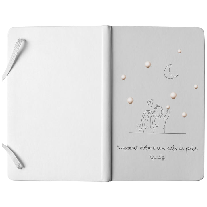 Taccuino Un cielo di perle dell'album Creatività su carta di GiuliaEffe: copertina soft touch in 8 colori, con chiusura e segnalibro coordinati