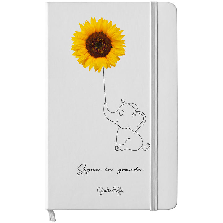 Taccuino Sogna in grande dell'album Creatività su carta di GiuliaEffe: copertina soft touch in 8 colori, con chiusura e segnalibro coordinati
