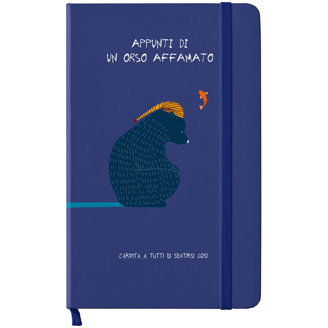 Taccuino Appunti di un orso dell'album Taccuini a tutti di Carpita A Tutti: copertina soft touch in 8 colori, con chiusura e segnalibro coordinati